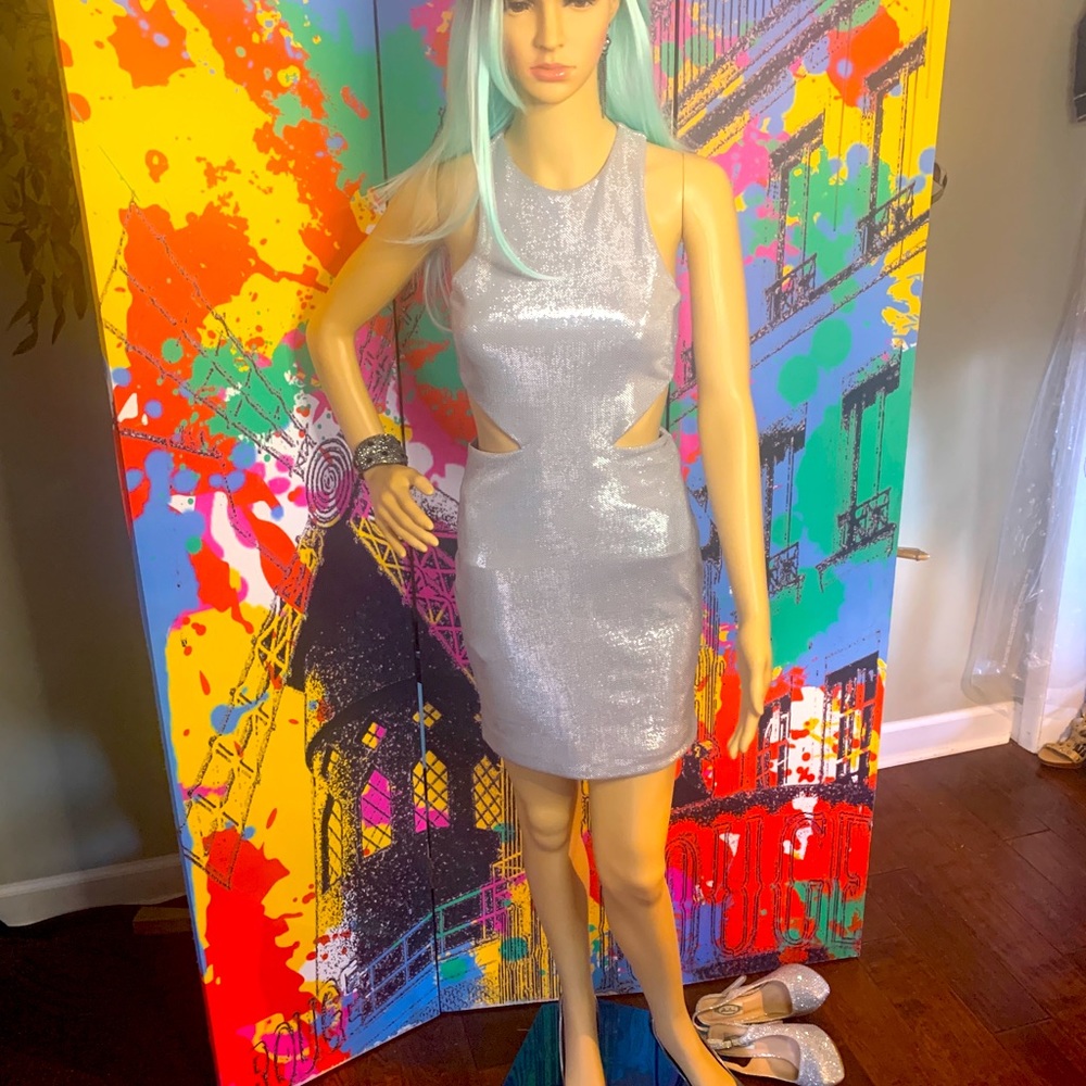 Gorgeous silver dress great for prom, wedding or date night in Vegas/never worn